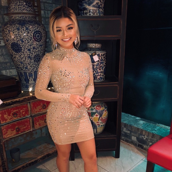 MEET YOUR POSHER 🤪 - Picture 1 of 4